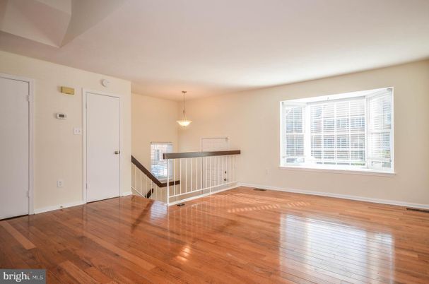 Empty room, Interior, Pendant Lights, Wood Texture Flooring