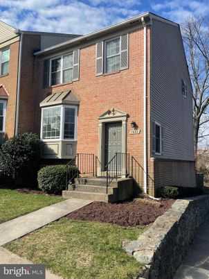 Exterior, Facade, Brick Facade, Rowhouse