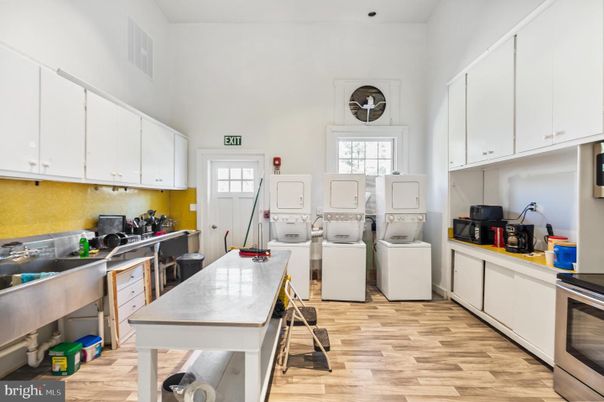 Interior, Kitchen, Washer, Wood Texture Flooring