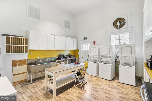 Interior, Kitchen, Washer, Wood Texture Flooring