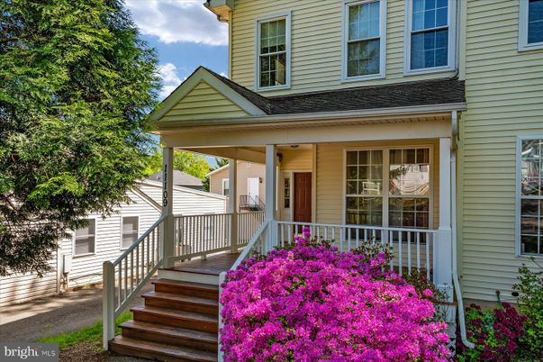 Exterior, Facade, American Foursquare