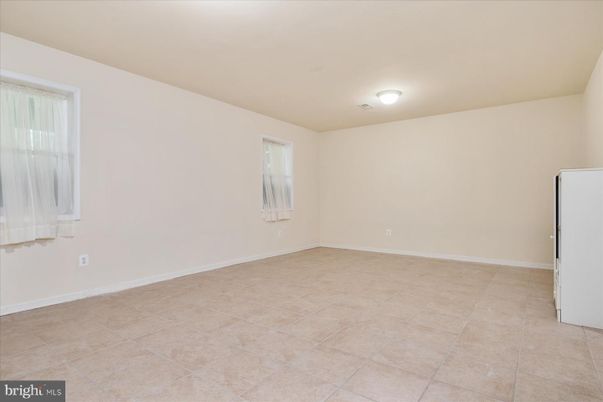 Empty room, Interior
