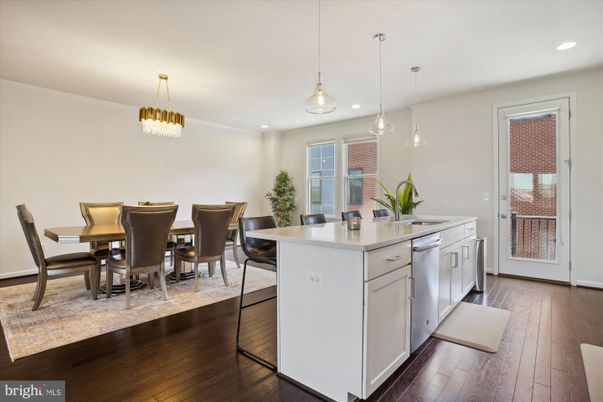 Dining room, Interior, Kitchen, Pendant Lights, Recessed Lighting, Wood Texture Flooring