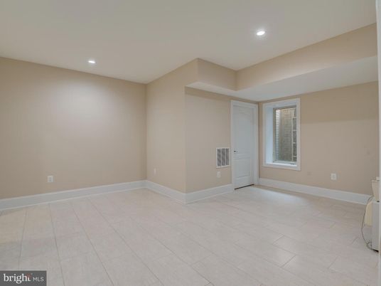 Empty room, Interior, Recessed Lighting