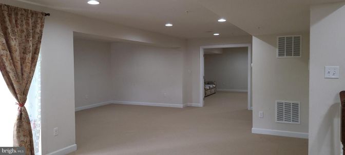 Empty room, Interior, Recessed Lighting