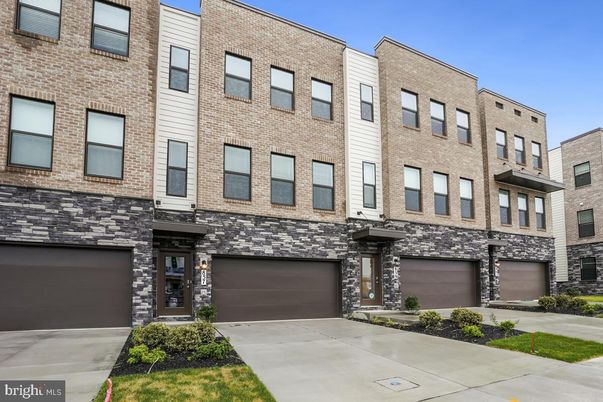 Attached, Exterior, Facade, Brick Facade, Rowhouse