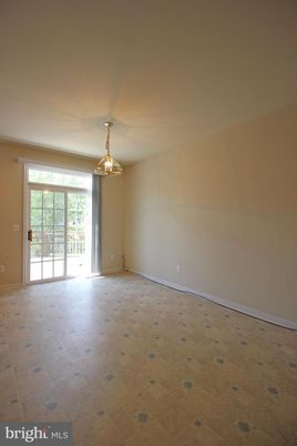 Empty room, Interior, Pendant Lights