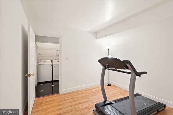 Fitness Equipment, Interior, Washer, Wood Texture Flooring