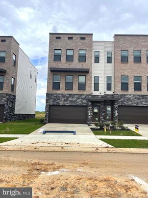 Attached, Exterior, Facade, Brick Facade, Rowhouse