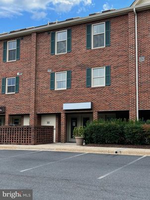 Attached, Exterior, Facade, Brick Facade, Rowhouse