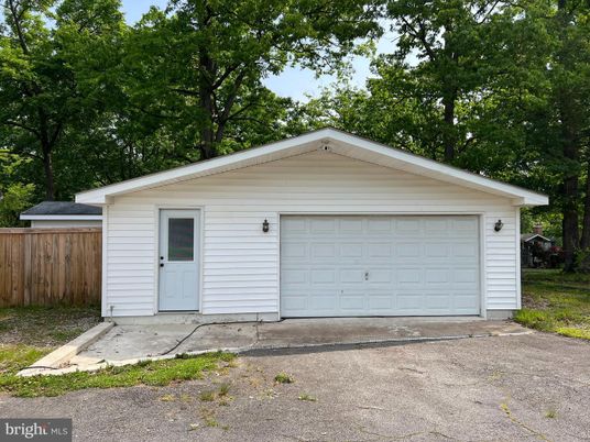 Detached Garage, Exterior