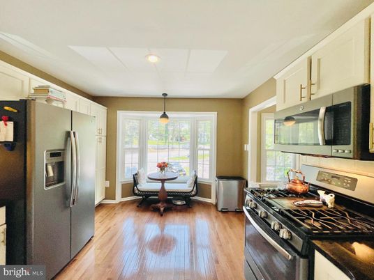 Dining room, Interior, Kitchen, Pendant Lights, Recessed Lighting, Stainless Steel Appliances, Wood Texture Flooring