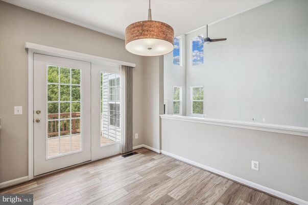 Empty room, Interior, Pendant Lights, Wood Texture Flooring