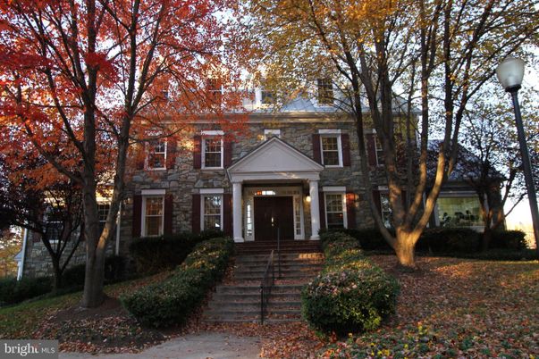 Exterior, Facade, Georgian