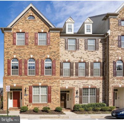 Exterior, Facade, Brick Facade, Rowhouse