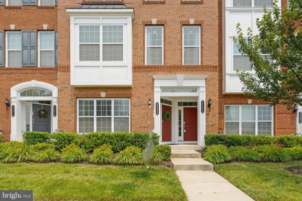 Exterior, Facade, Brick Facade, Rowhouse