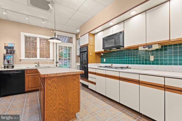 Interior, Kitchen, Pendant Lights, Recessed Lighting, Tile Countertops