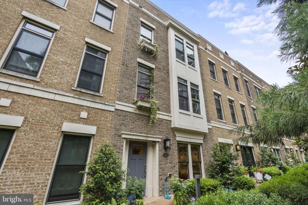 Exterior, Facade, Brick Facade, Rowhouse
