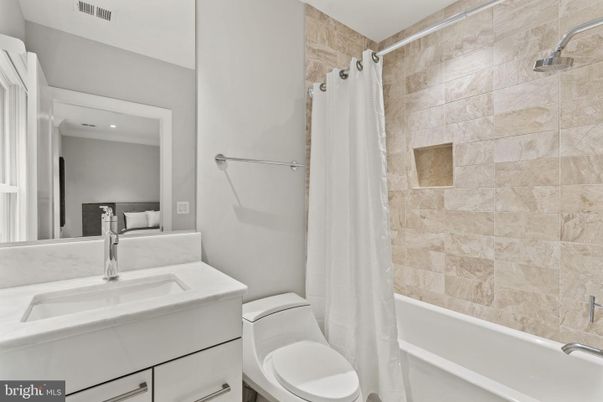 Bathroom, Interior, Recessed Lighting