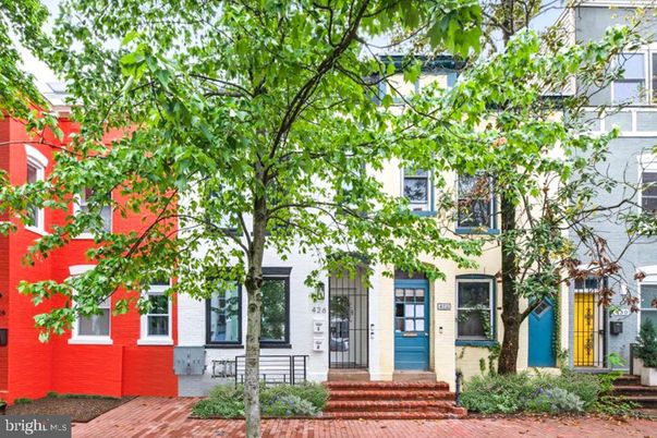 Exterior, Facade, Rowhouse