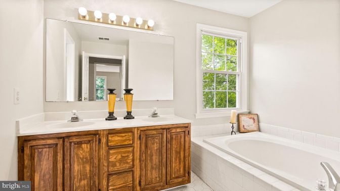 Bathroom, Dual Sink Vanities, Interior