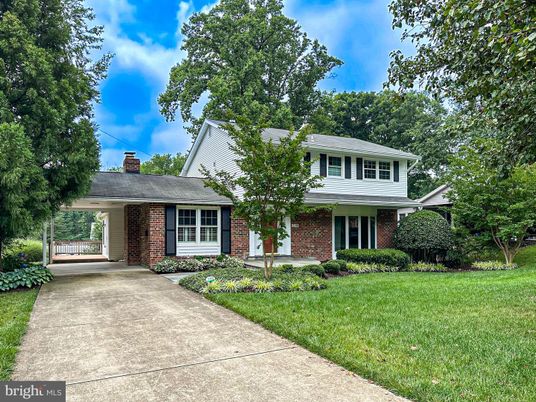 Exterior, Facade, Brick Facade, Split Level