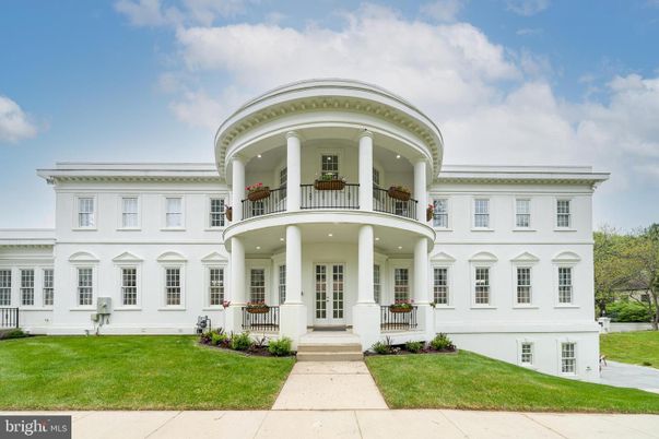 Exterior, Facade, Georgian