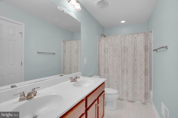 Bathroom, Dual Sink Vanities, Interior, Recessed Lighting
