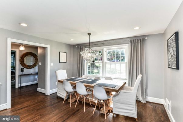 Chandelier, Dining room, Interior, Recessed Lighting, Wood Texture Flooring