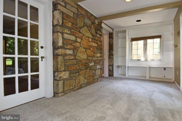 Empty room, Interior, Recessed Lighting, Stone Walls