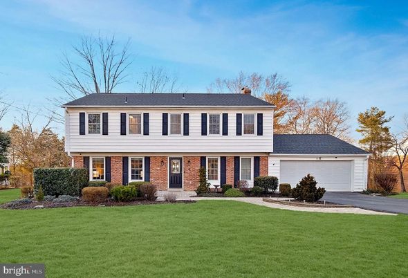 Attached, Exterior, Facade, Brick Facade, Georgian