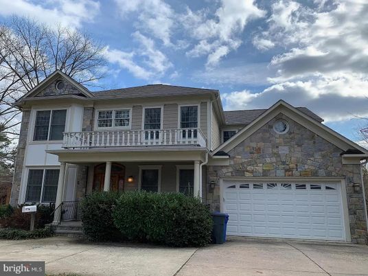 Attached, Exterior, Facade, American Craftsman