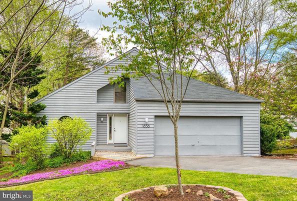 Attached, Exterior, Facade, Ranch