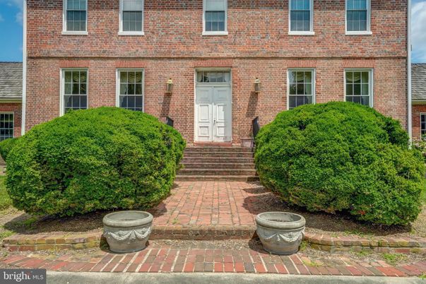 Exterior, Facade, Brick Facade, Georgian