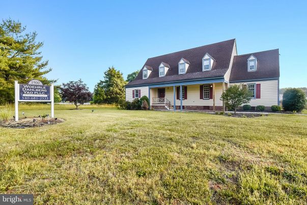 Backyard, Exterior, Facade, Cape Cod
