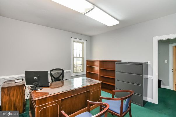 Home Office, Interior