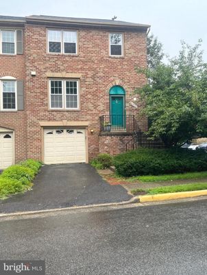 Attached, Exterior, Facade, Brick Facade, Rowhouse