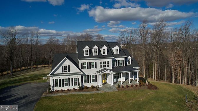 Exterior, Facade, Farmhouse