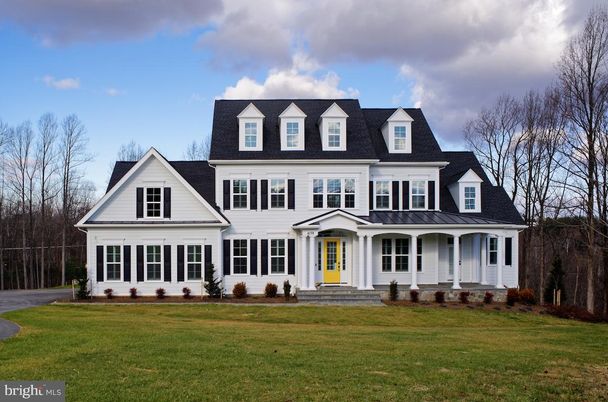 Exterior, Facade, Farmhouse
