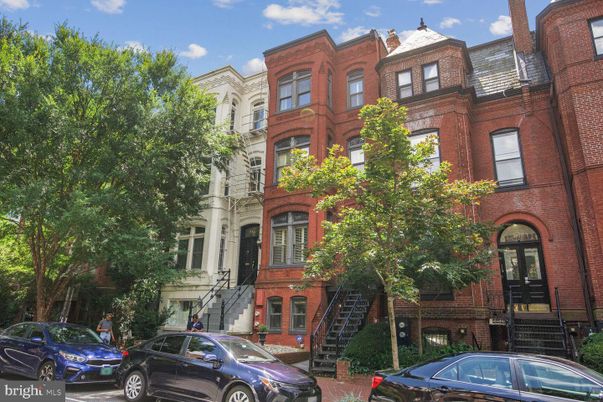 Exterior, Facade, Brick Facade, Rowhouse