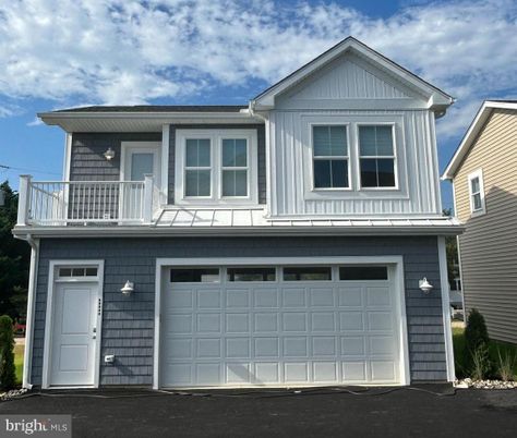 Attached, Exterior, Facade, Rowhouse
