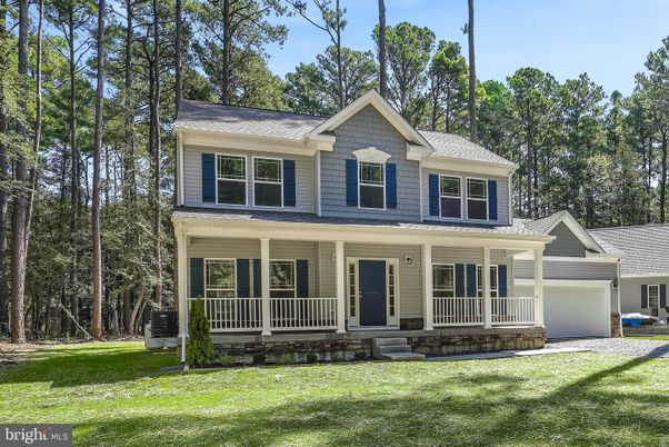 Attached, Exterior, Facade, Farmhouse