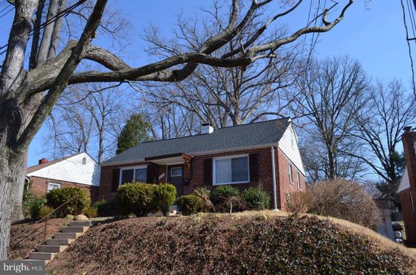 Exterior, Facade, Brick Facade, Cape Cod