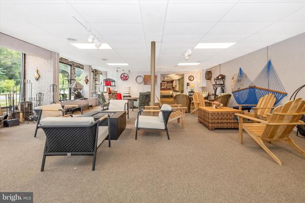 Fitness Equipment, Interior, Living room, Recessed Lighting, Stone Walls