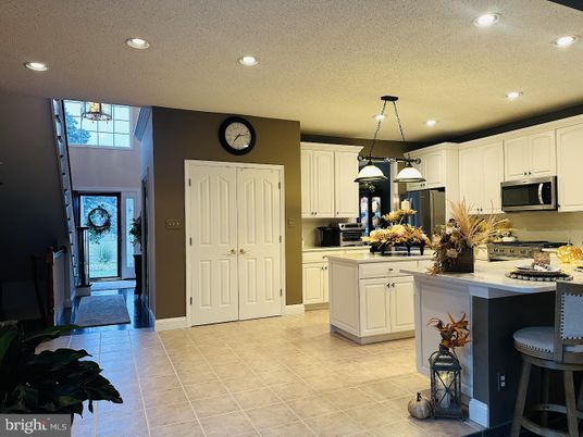 Interior, Kitchen, Pendant Lights, Recessed Lighting