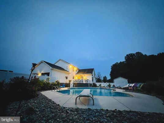 Exterior, Pool