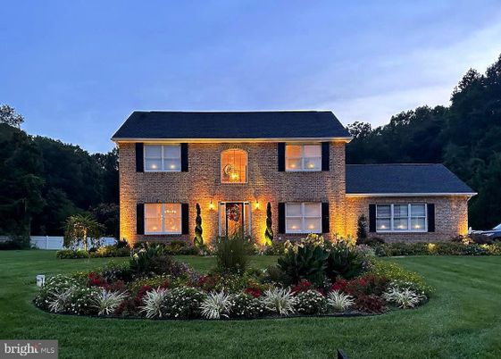 Exterior, Facade, Brick Facade, Georgian