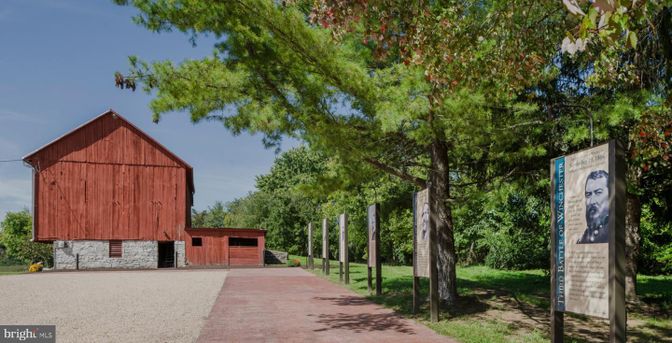 Backyard, Detached Garage, Exterior