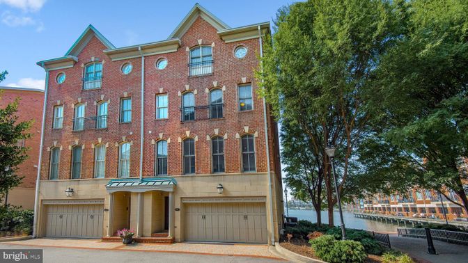 Attached, Exterior, Facade, Brick Facade, Rowhouse