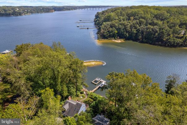 Exterior, Lake